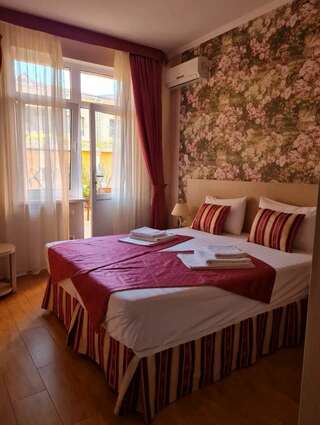 Гостиница Каллисто Адлер Двухместный номер с 1 кроватью и собственной ванной комнатой-1