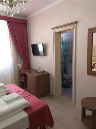 Гостиница Каллисто Адлер Двухместный номер с 2 отдельными кроватями и ванной-2