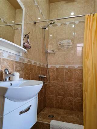 Гостиница Каллисто Адлер Двухместный номер с 1 кроватью и собственной ванной комнатой-9