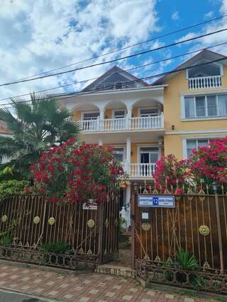 Гостиница Каллисто Адлер Трехместный номер с видом на море-12